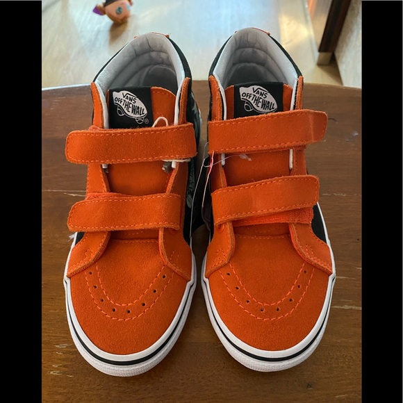 VANS/Boy’s/Orange & Black/Size 3 Glow in the dark